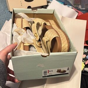 So Women's Beige Woven Sandals